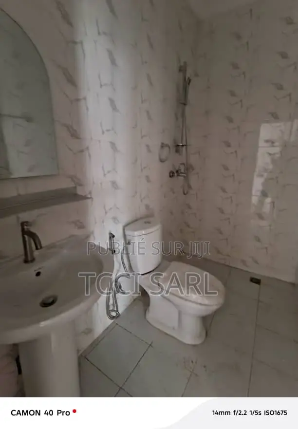 2chbre Appartement dans Kadjatou Yago, Cocody à Louer