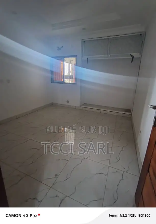 2chbre Appartement dans Kadjatou Yago, Cocody à Louer
