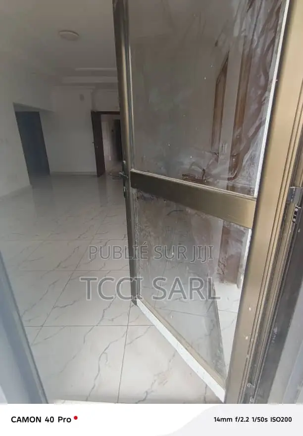 2chbre Appartement dans Kadjatou Yago, Cocody à Louer