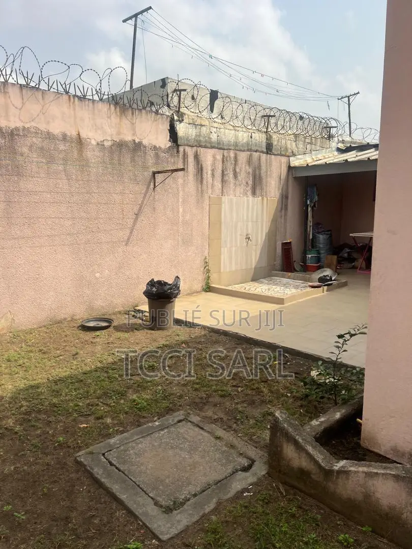 4chbre Villa dans Kadjatou Yago, Deux Plateaux à Louer