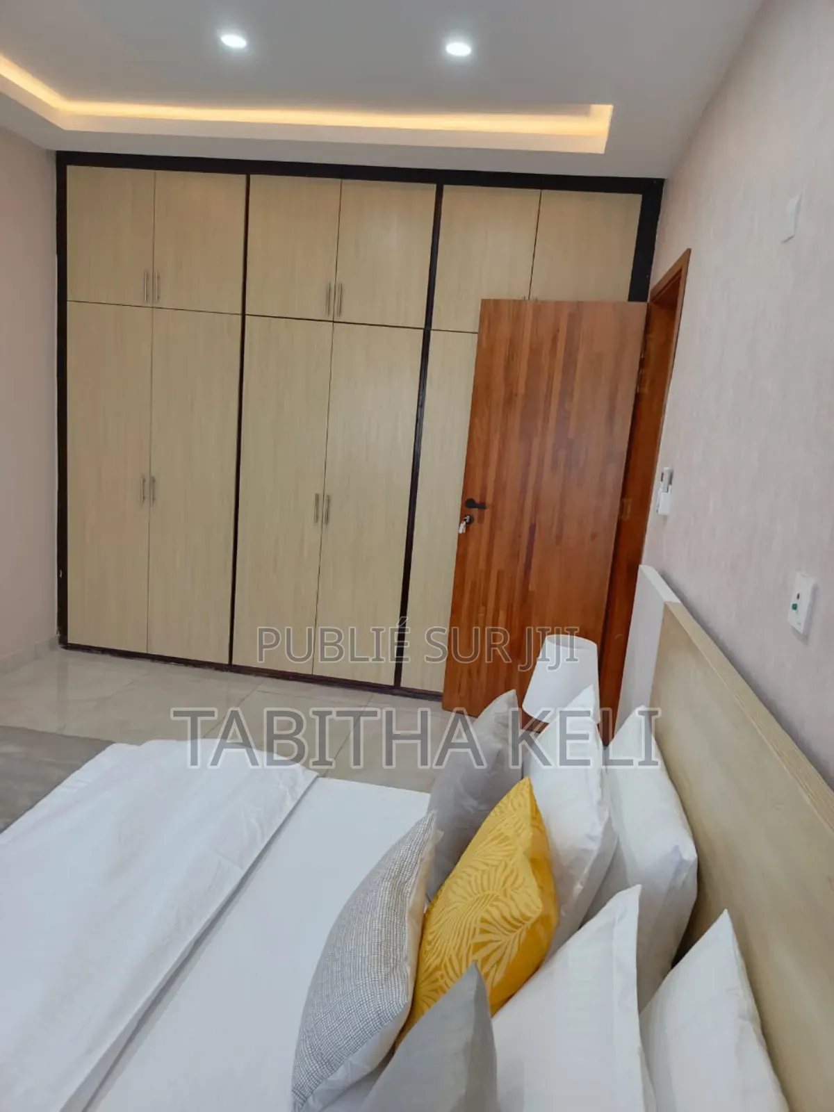 Furnished 2chbre Appartement dans G.F.J Immobilier, Cocody à Louer