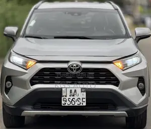 Photo - Toyota RAV4 XLE 2022 Gris