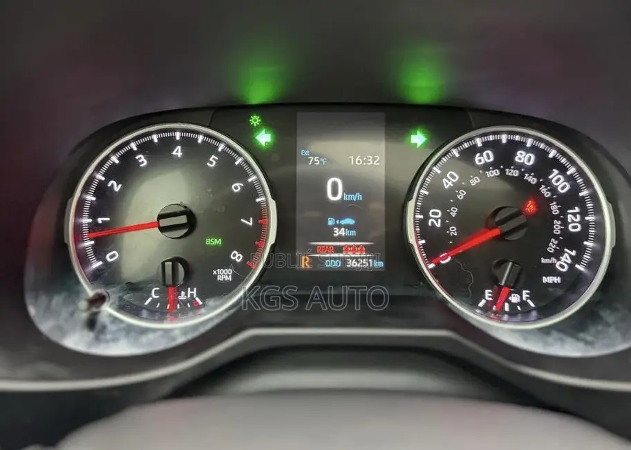 Toyota RAV4 XLE 2022 Gris