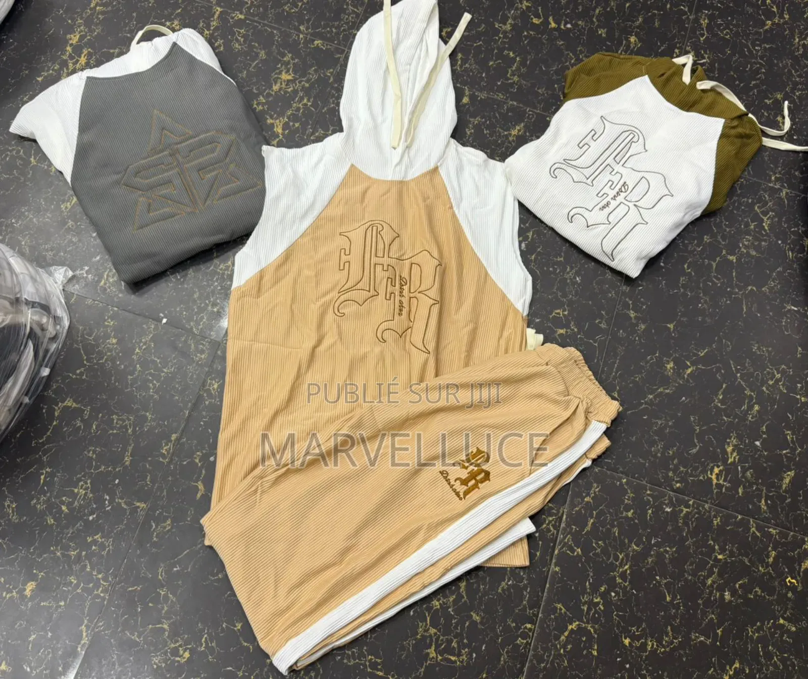 Complet Ensemble Et Chesure