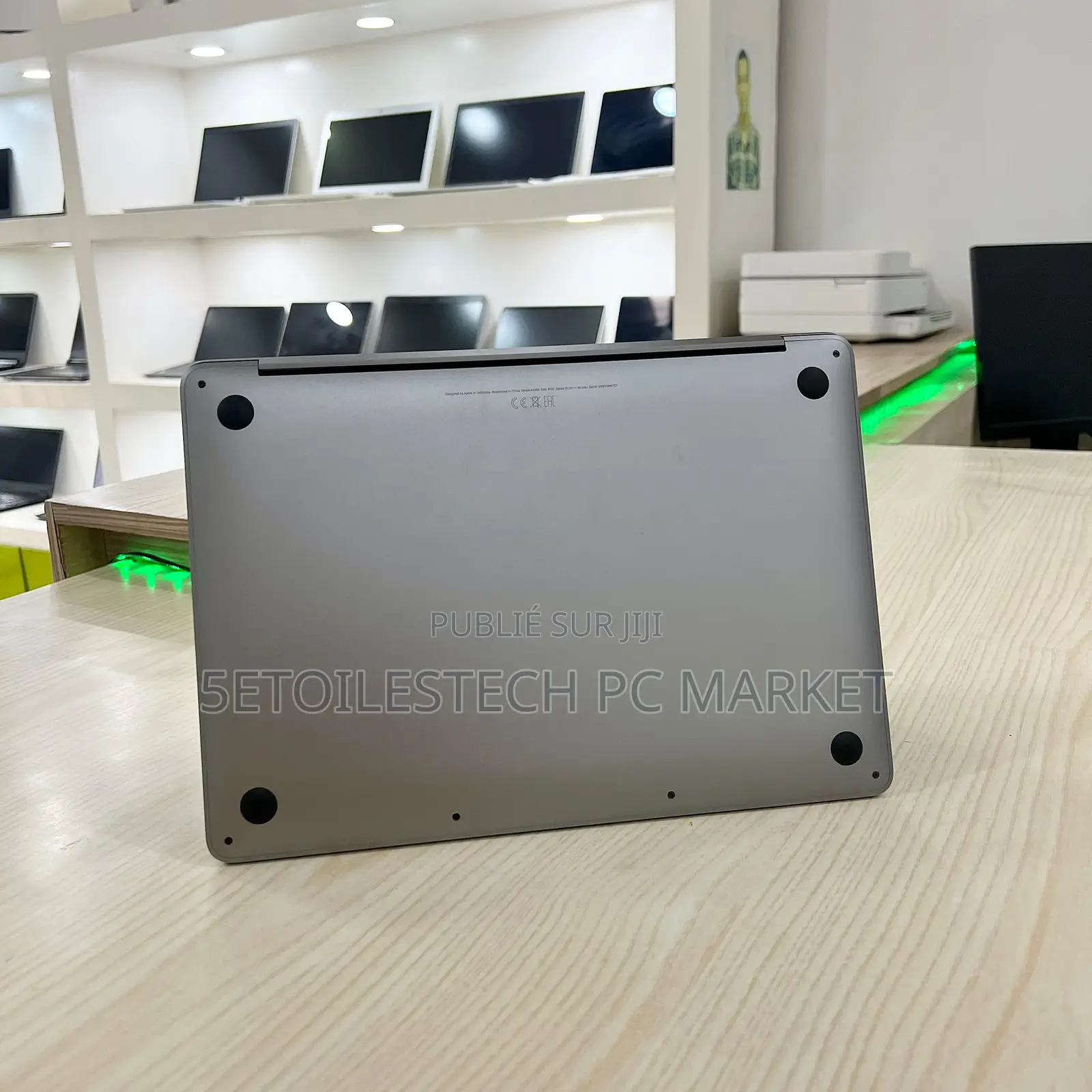 New Pomme MacBook Pro 2022 M2 8GB Apple M2 SSD 256GB