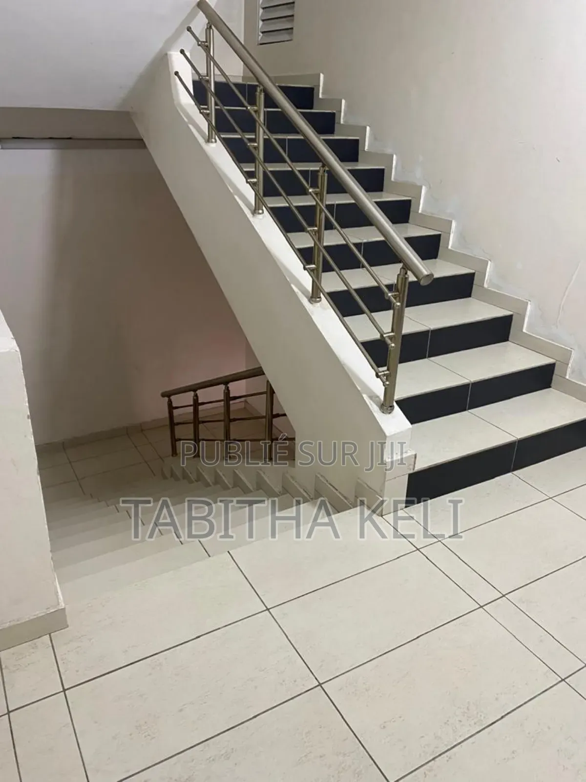 2chbre Appartement dans G.F.J Immobilier, Cocody à Louer