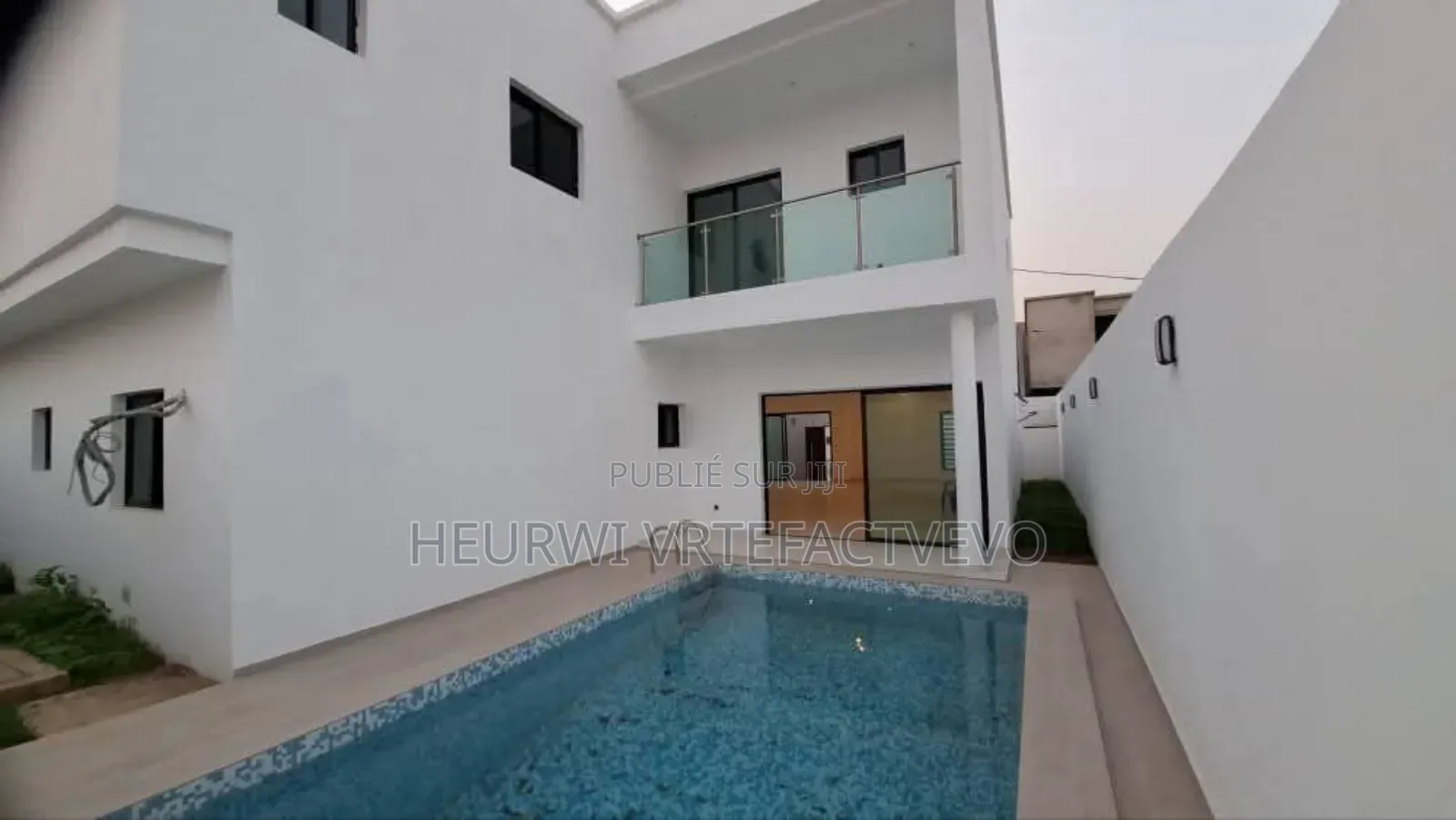 8chbre Duplex dans Angré Nouveau Chu, Cocody à Vendre