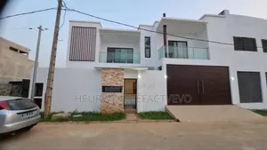 8chbre Duplex dans Angré Nouveau Chu, Cocody à Vendre