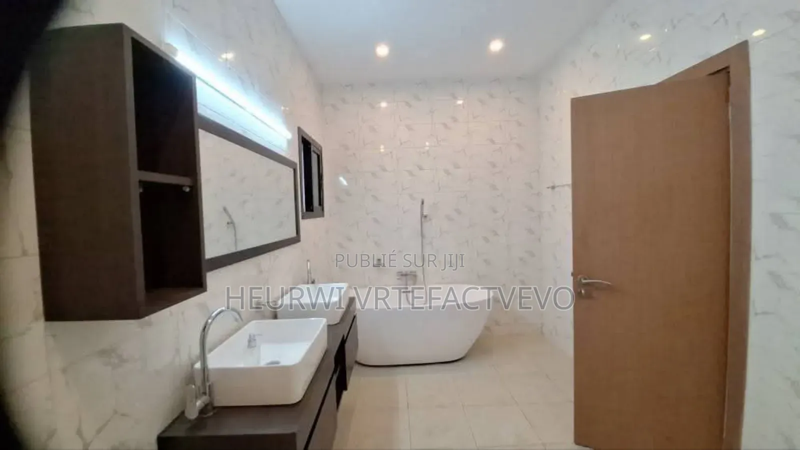 8chbre Duplex dans Angré Nouveau Chu, Cocody à Vendre