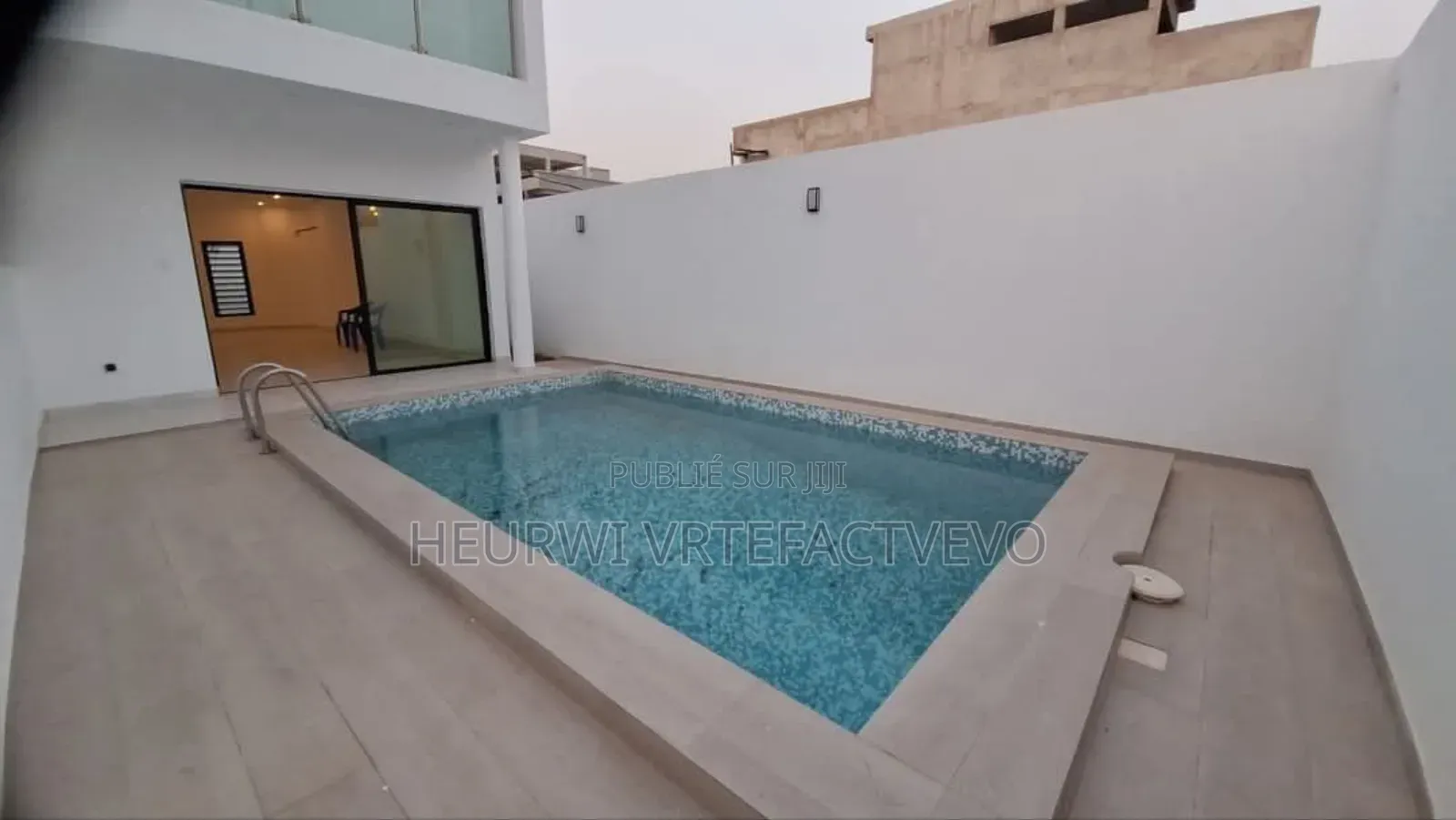 8chbre Duplex dans Angré Nouveau Chu, Cocody à Vendre