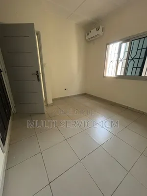 5chbre Villa dans Ismaël Coulibaly, Cocody à Vendre