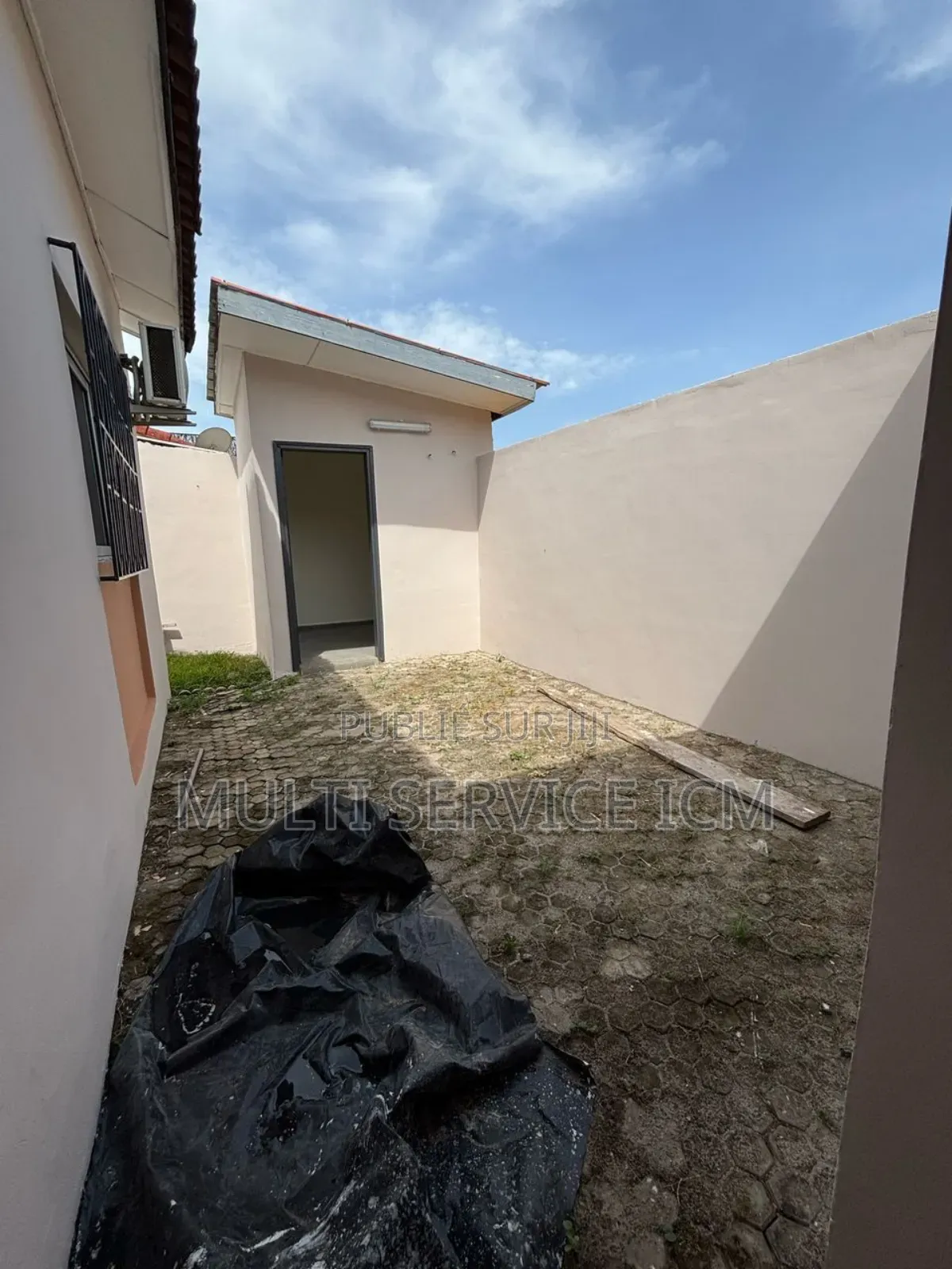 5chbre Villa dans Ismaël Coulibaly, Cocody à Vendre