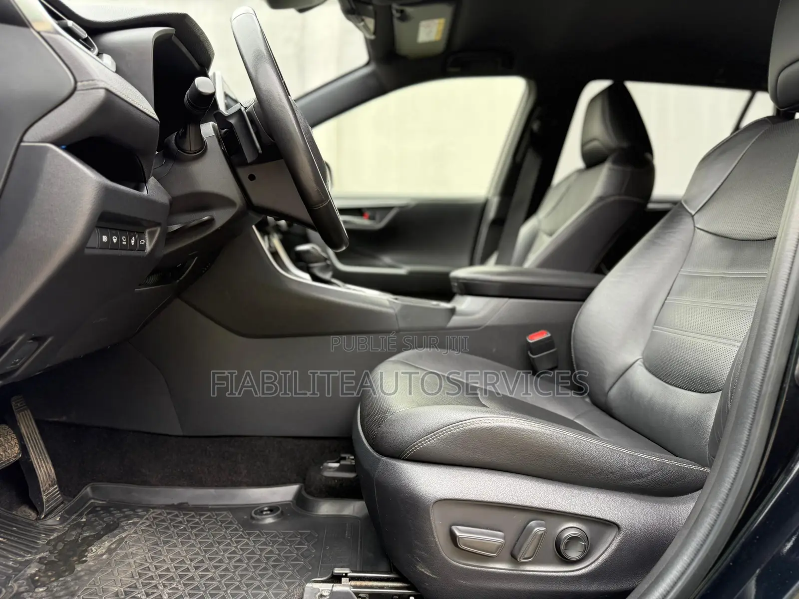 Toyota RAV4 2022 Noir Mat