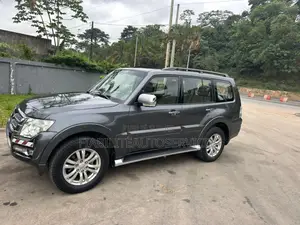 Mitsubishi Pajero 2023 Gris
