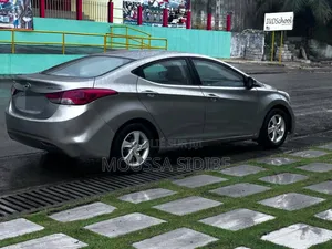Photo - Hyundai Elantra 2013 Gris