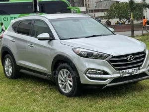 Photo - Hyundai Tucson 2016 Gris