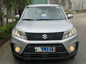 Photo - Suzuki Vitara 2022 Gris