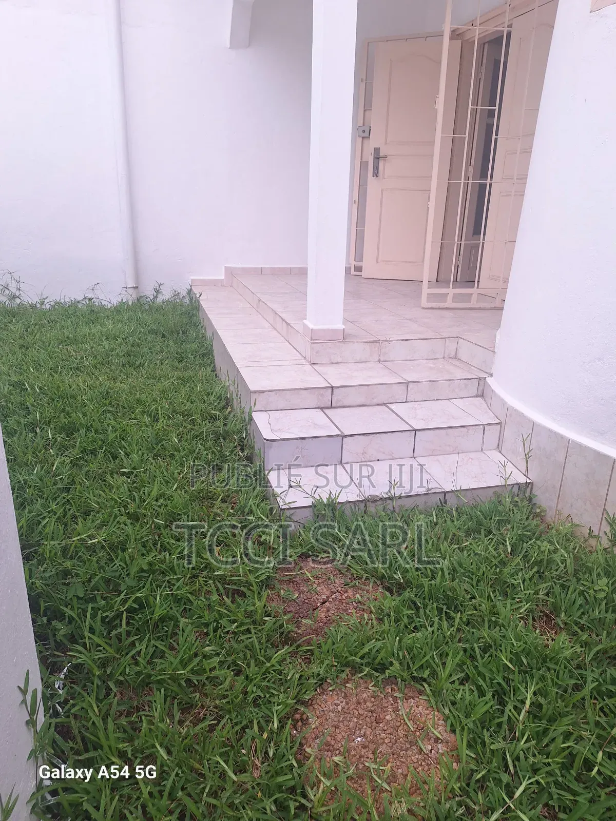 5chbre Duplex dans Tcci- Sarl, Cocody à Louer