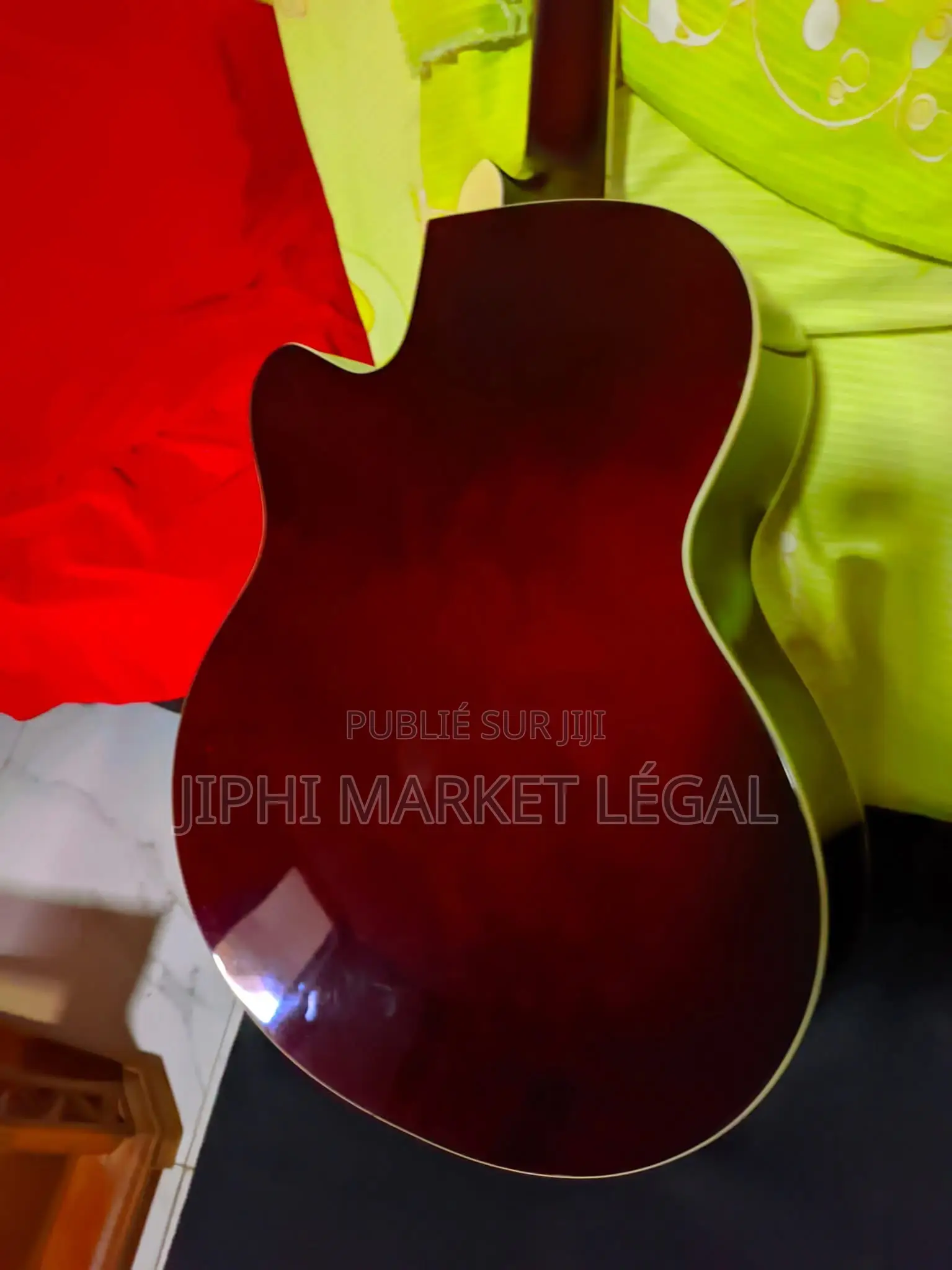 Guitare Acoustique Et Guitare Électron-Acoustique