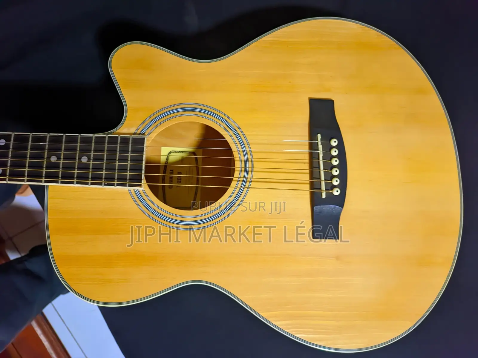 Guitare Acoustique Et Guitare Électron-Acoustique