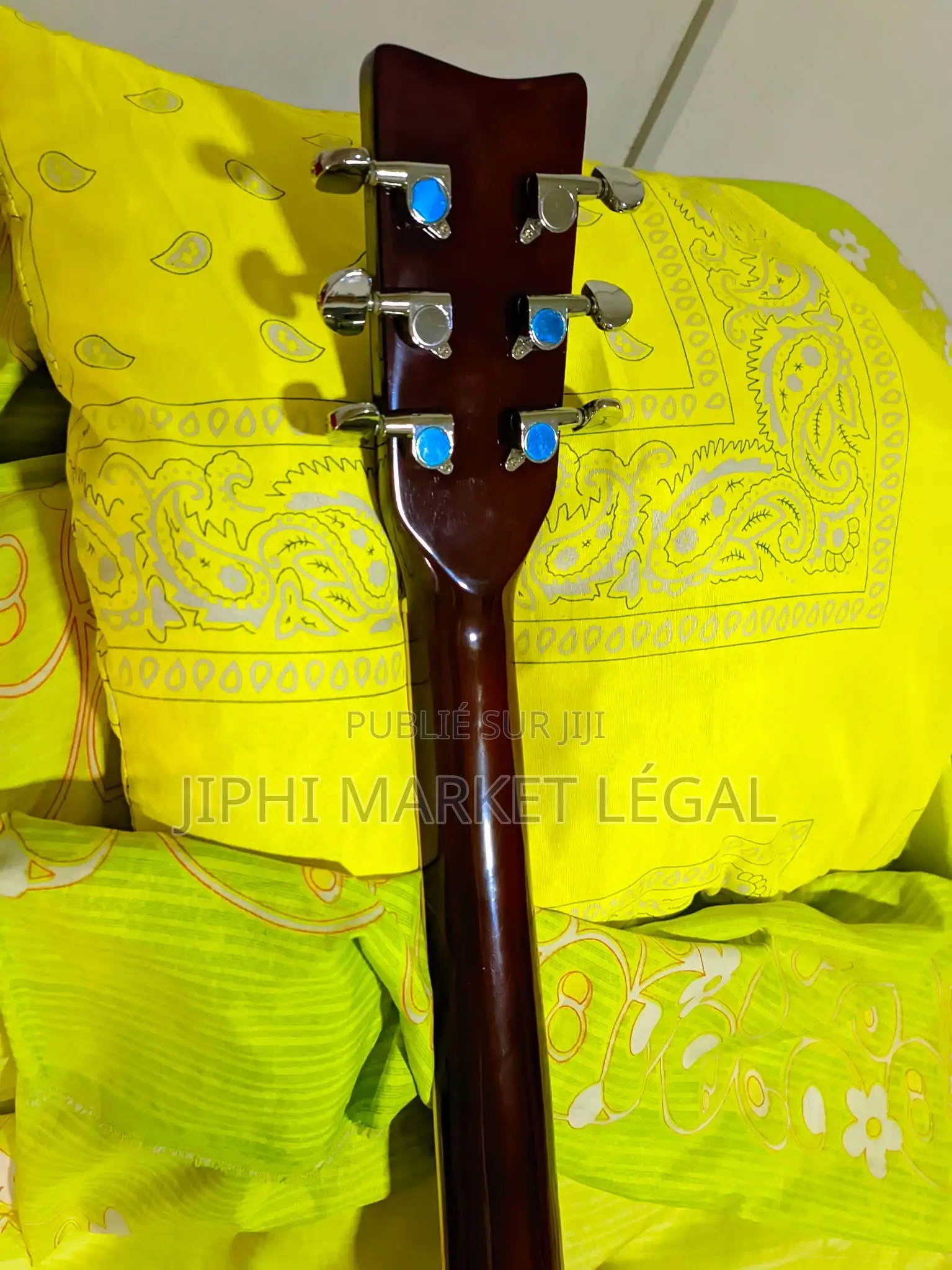 Guitare Acoustique Et Guitare Électron-Acoustique