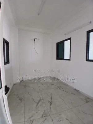 Location d'Un Magasin Spacieux À Grand Bassam Vision Future