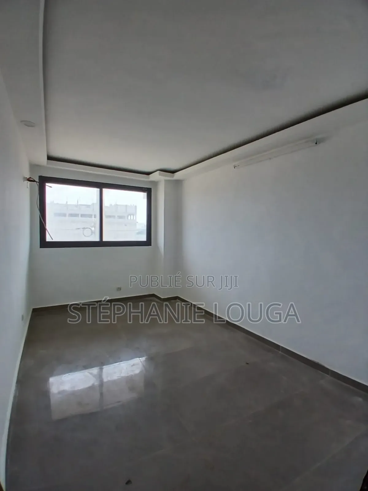 Location d'Un Magasin Spacieux À Grand Bassam Vision Future