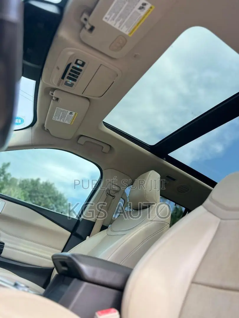 Ford Explorer Platinum 2021 Noir