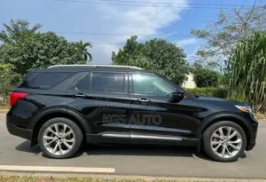 Ford Explorer Platinum 2021 Noir