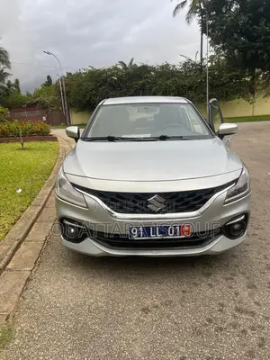 Photo - Suzuki Baleno 2023 Gris