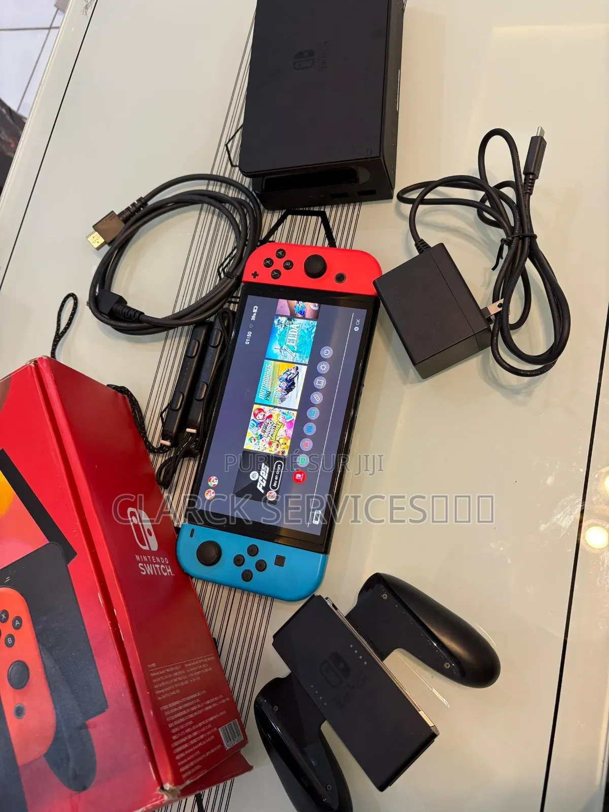 Vente De Switch Oled Quasi Neuf Avec Tout Les Accessoires
