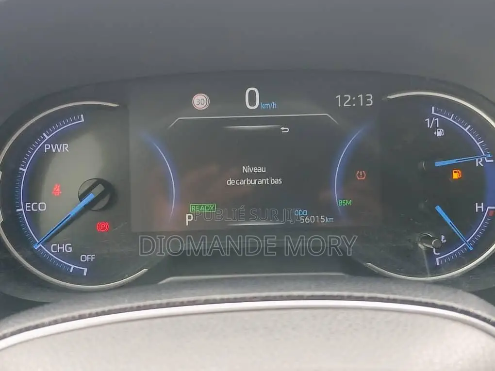 Toyota RAV4 XLE 2021 Gris