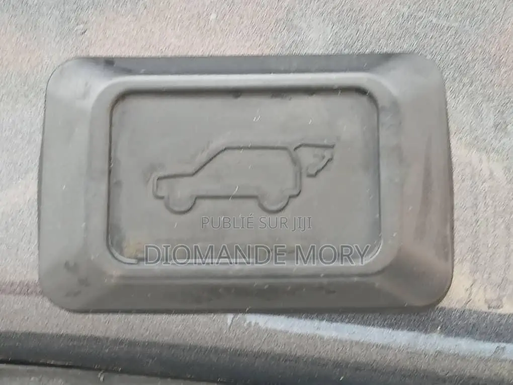 Toyota RAV4 XLE 2021 Gris