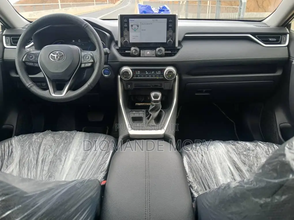 Toyota RAV4 XLE 2021 Gris