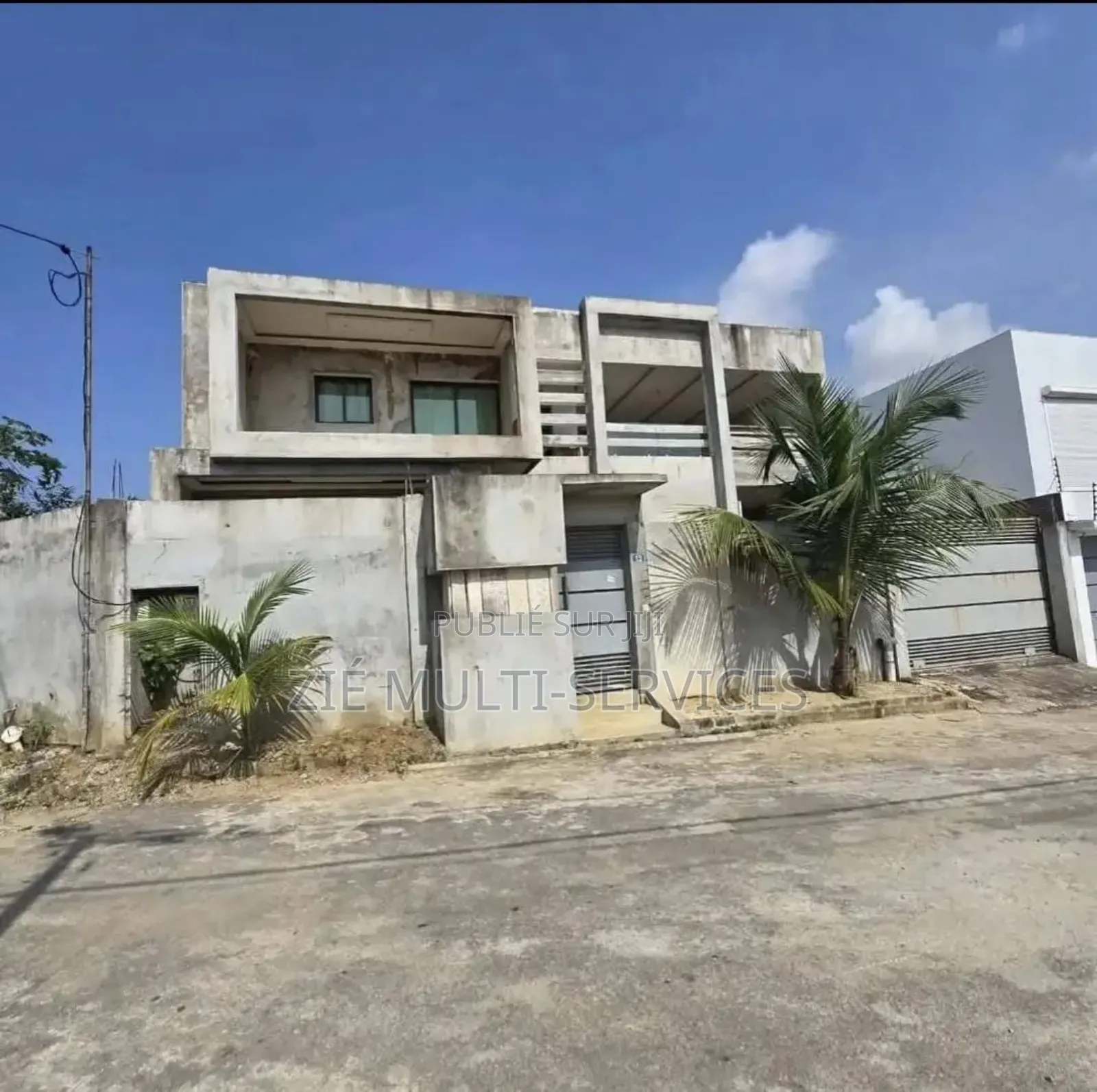 8chbre Duplex dans Zié Multi-Service, Cocody à Vendre