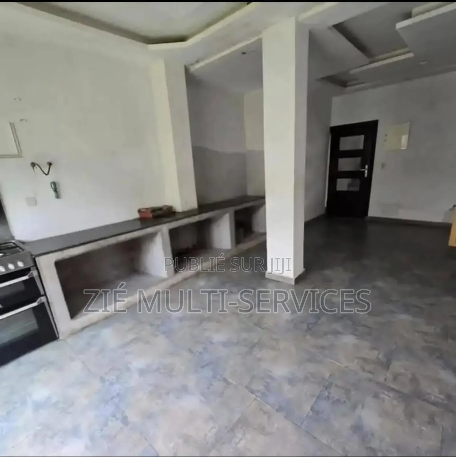 8chbre Duplex dans Zié Multi-Service, Cocody à Vendre