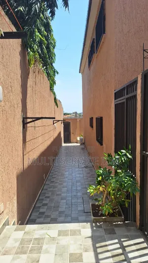 3chbre Blocs d'appartements dans Ismaël Coulibaly, Cocody à Vendre