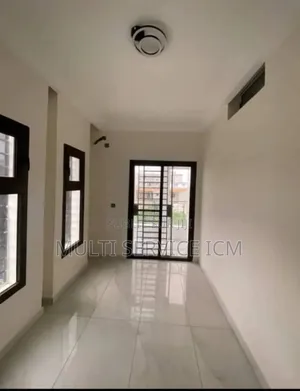 5chbre Villa dans Ismaël Coulibaly, Cocody à Vendre