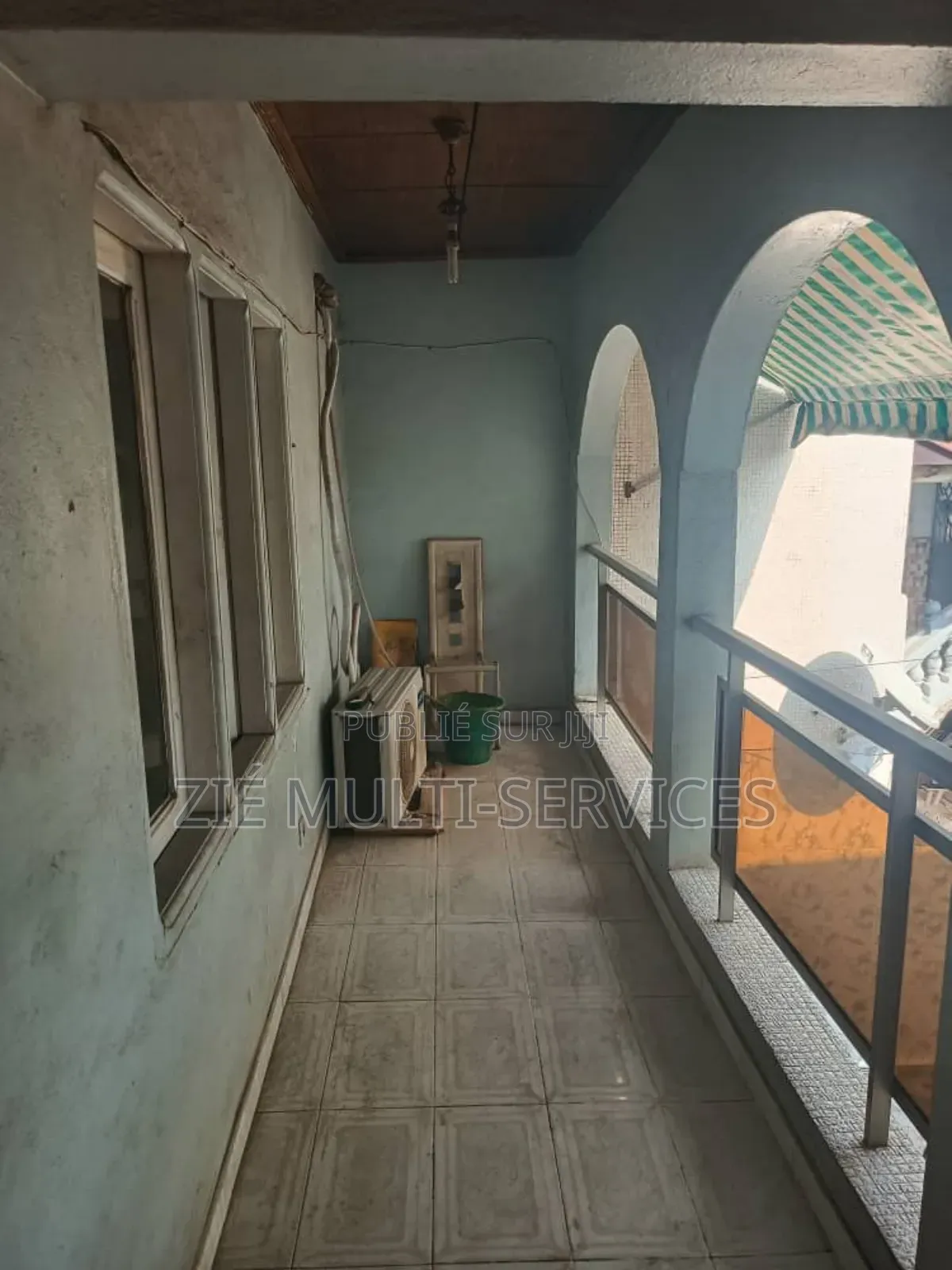 Furnished 7chbre Duplex dans Zié Multi-Service, Port-Bouët à Vendre