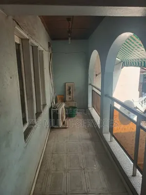 Furnished 7chbre Duplex dans Zié Multi-Service, Port-Bouët à Vendre