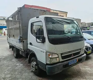 Photo - Camion Mitsubishi Canter Fuso