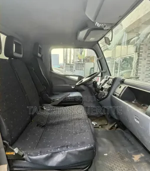 Camion Mitsubishi Canter Fuso