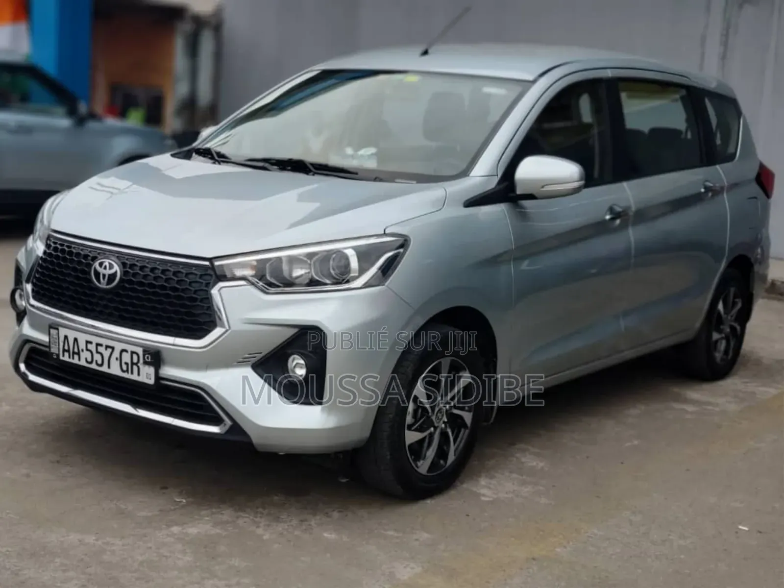 Toyota Rumion 2024 Gris