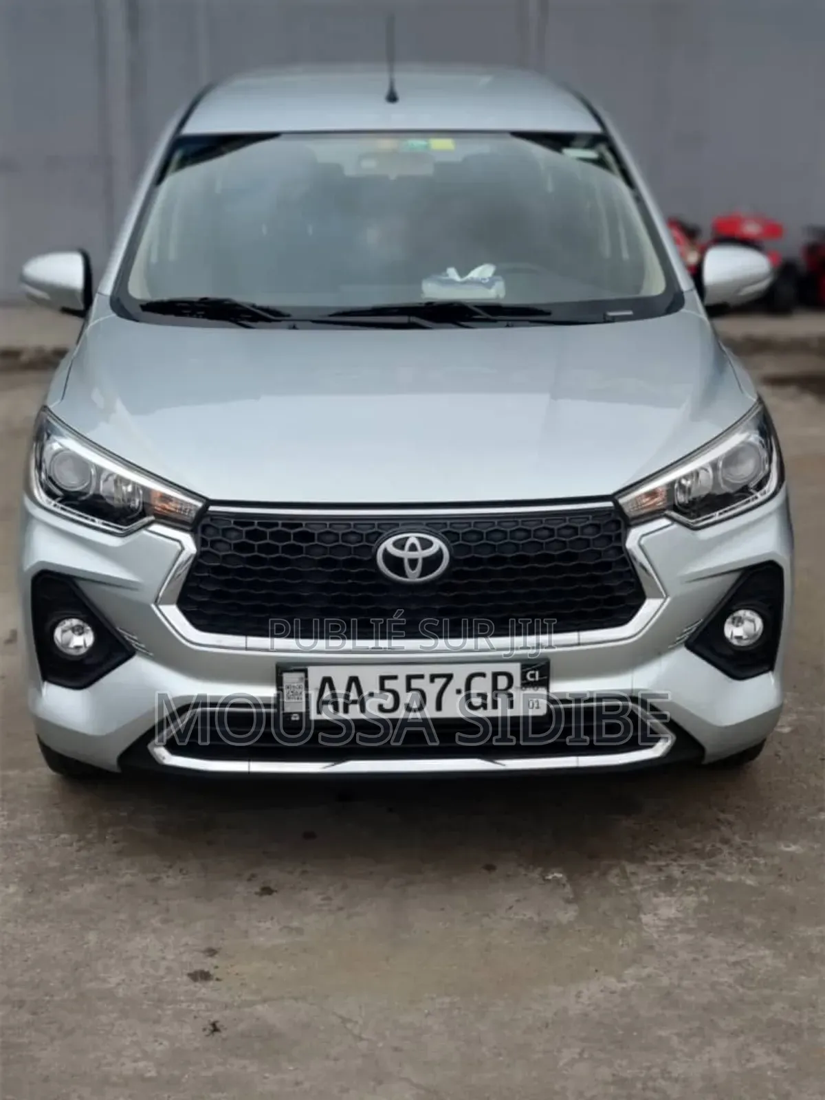 Toyota Rumion 2024 Gris