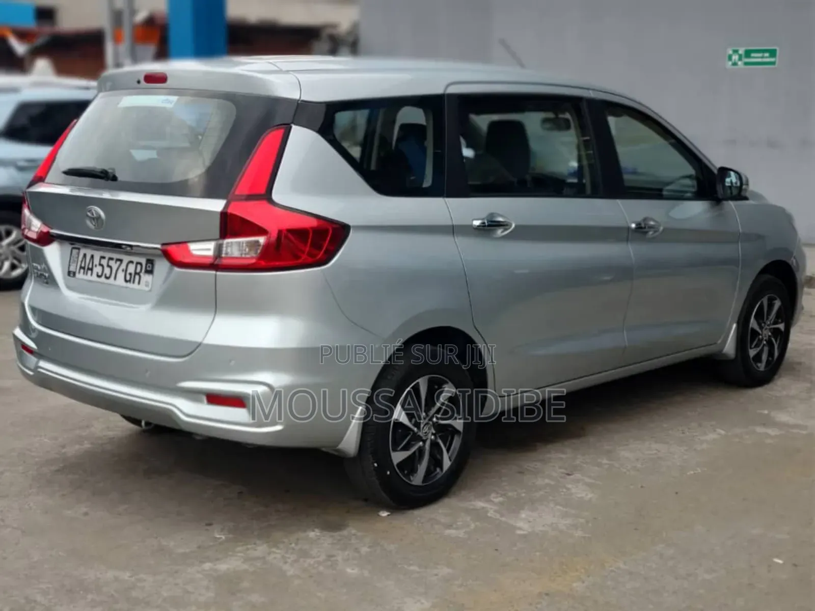 Toyota Rumion 2024 Gris