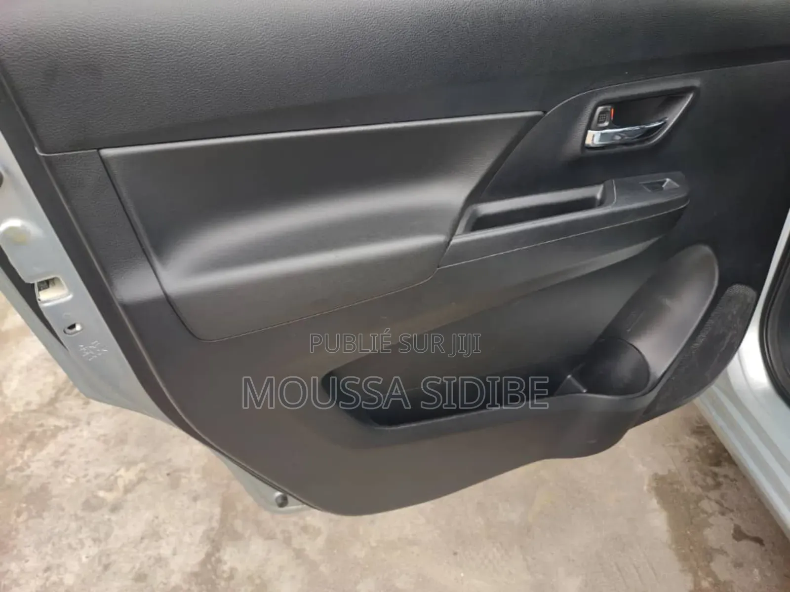 Toyota Rumion 2024 Gris