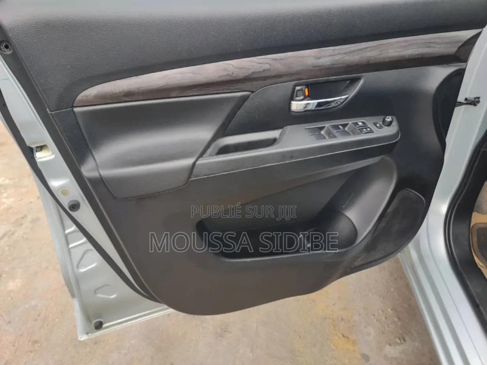 Toyota Rumion 2024 Gris