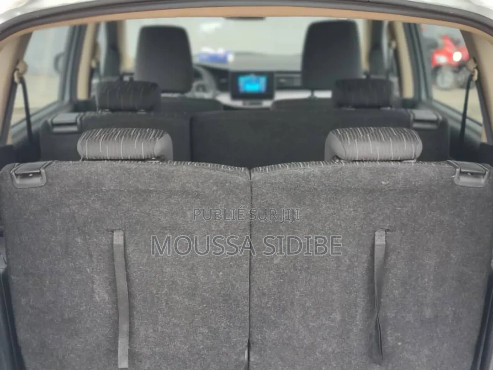 Toyota Rumion 2024 Gris