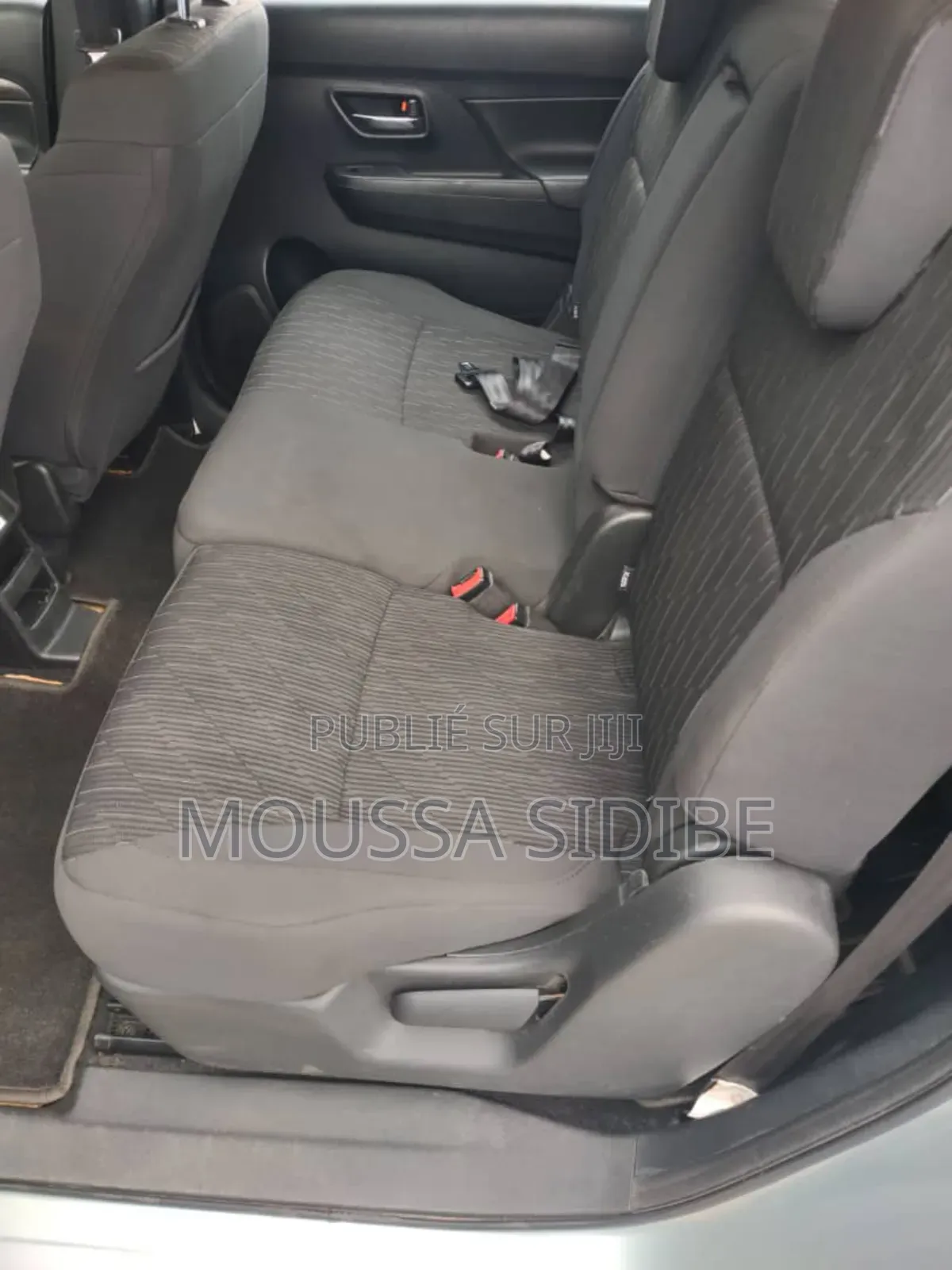 Toyota Rumion 2024 Gris