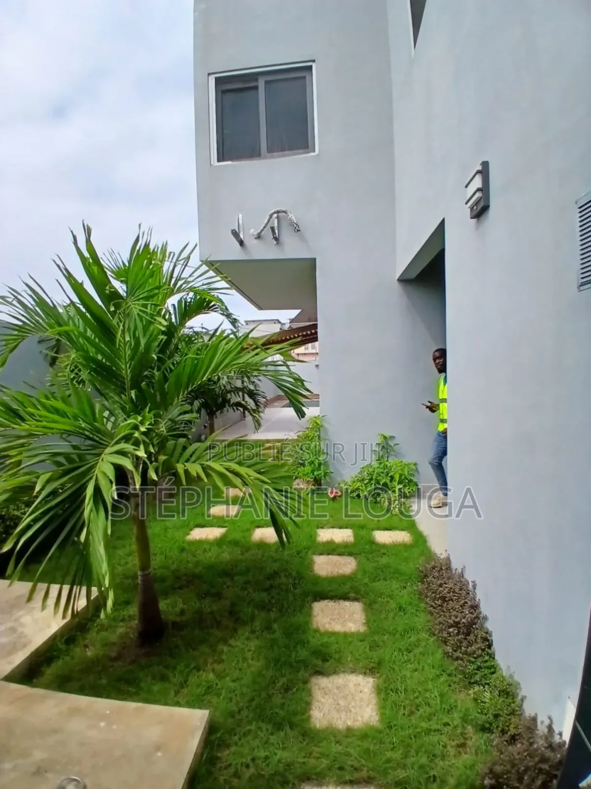 3chbre Duplex dans Grand Bassam Rue à Louer